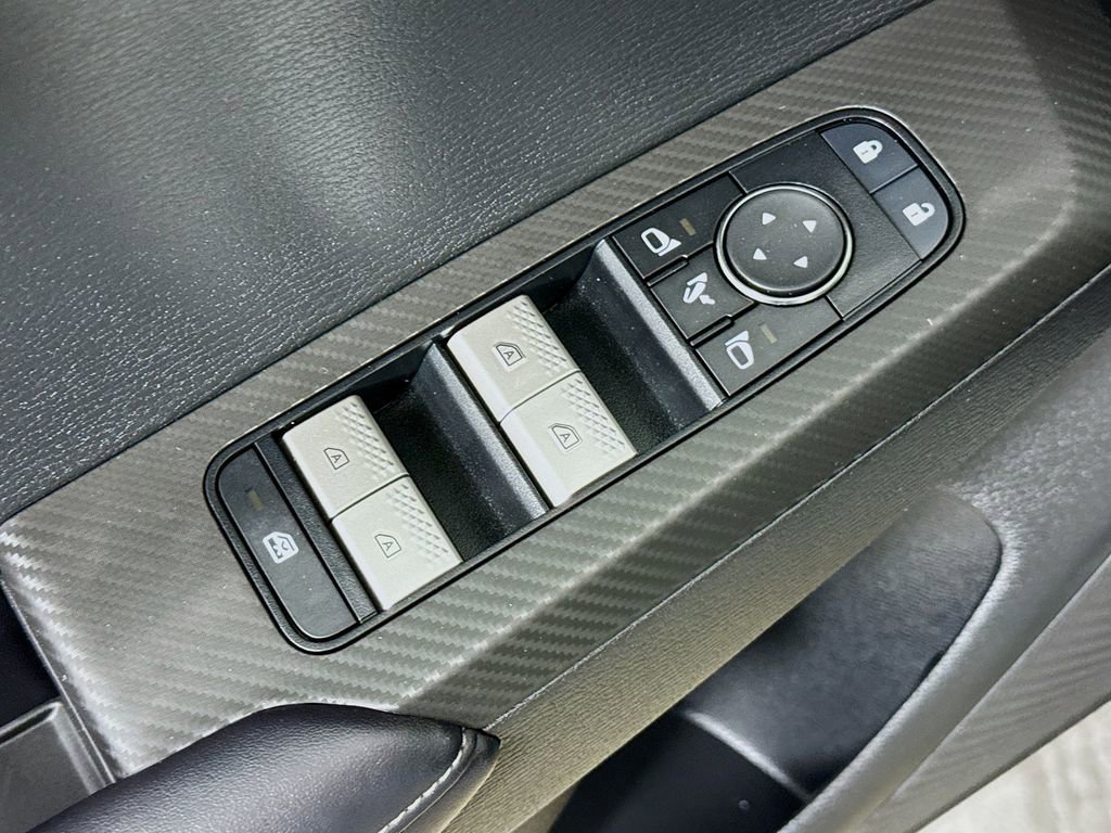 Used 2025 Mitsubishi Outlander SE image 19