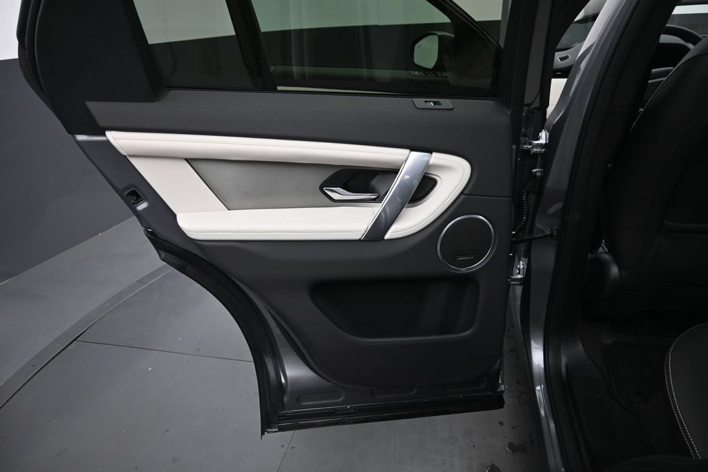 New 2026 Land Rover Discovery Sport Landmark AWD/4WD image 17