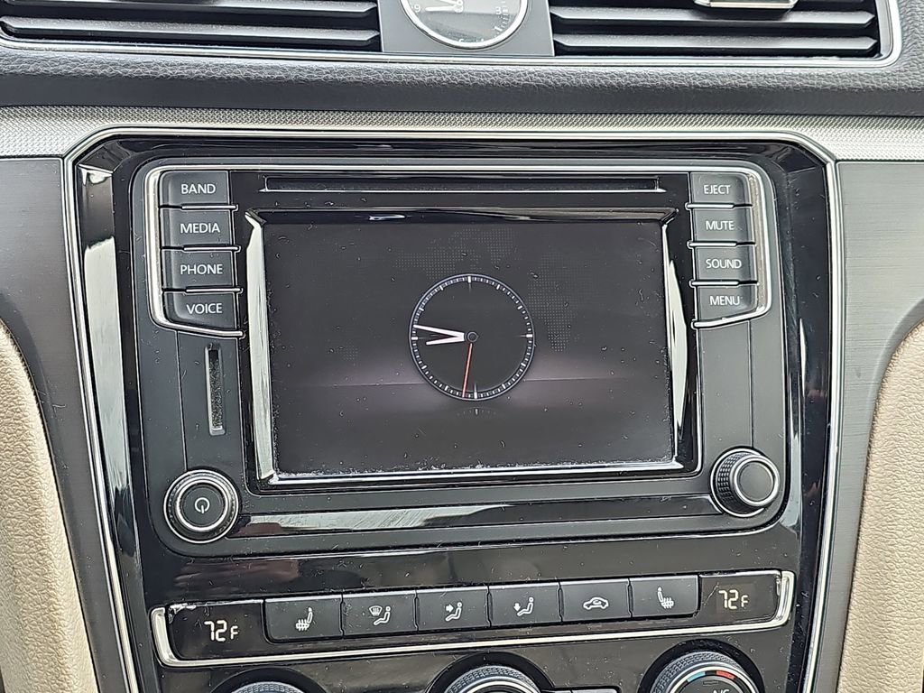 Used 2017 Volkswagen Passat 1.8T R-Line w/ R-Line Lighting Package image 22