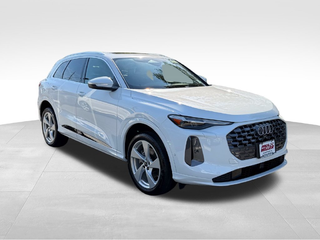 Used 2025 Audi Q5 Premium Plus w/ Premium Plus AWD/4WD image 3