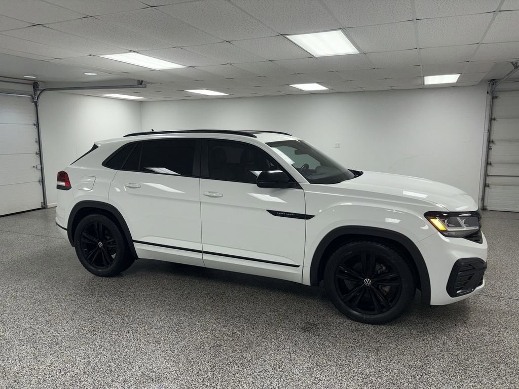 Used 2022 Volkswagen Atlas Cross Sport SEL R-Line image 1