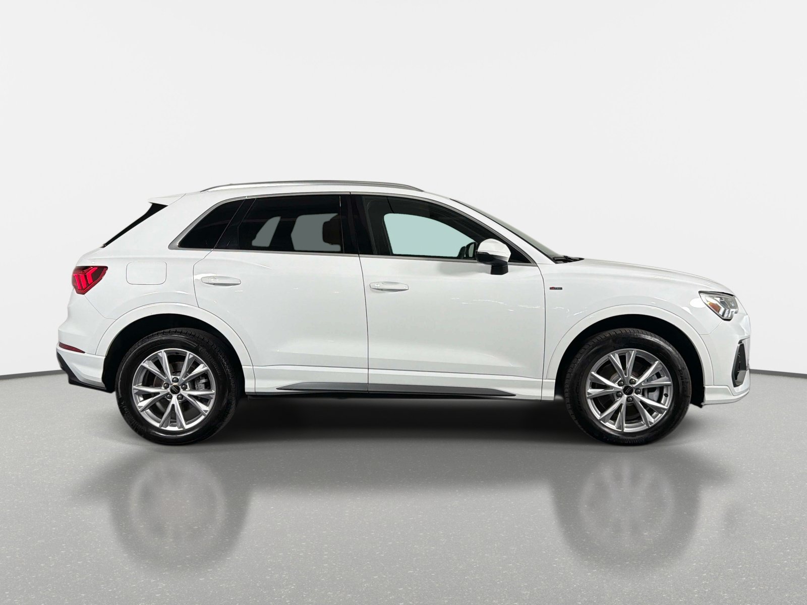 Used 2025 Audi Q3 2.0T Premium AWD/4WD image 2