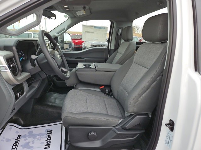 New 2025 Ford F550 4x4 Regular Cab Super Duty image 10