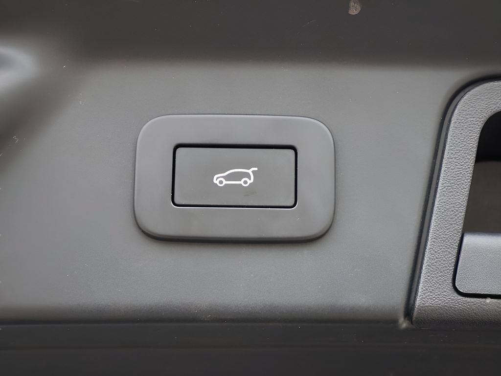 Used 2023 Land Rover Range Rover Velar R-Dynamic S AWD/4WD image 16