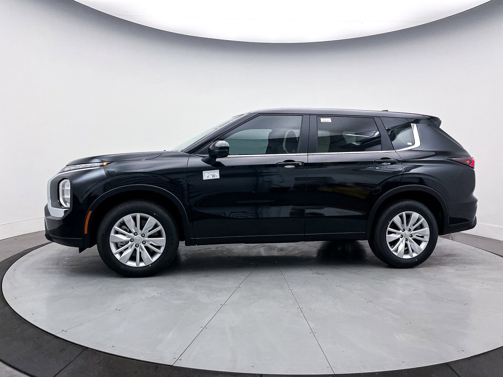 New 2025 Mitsubishi Outlander ES image 4