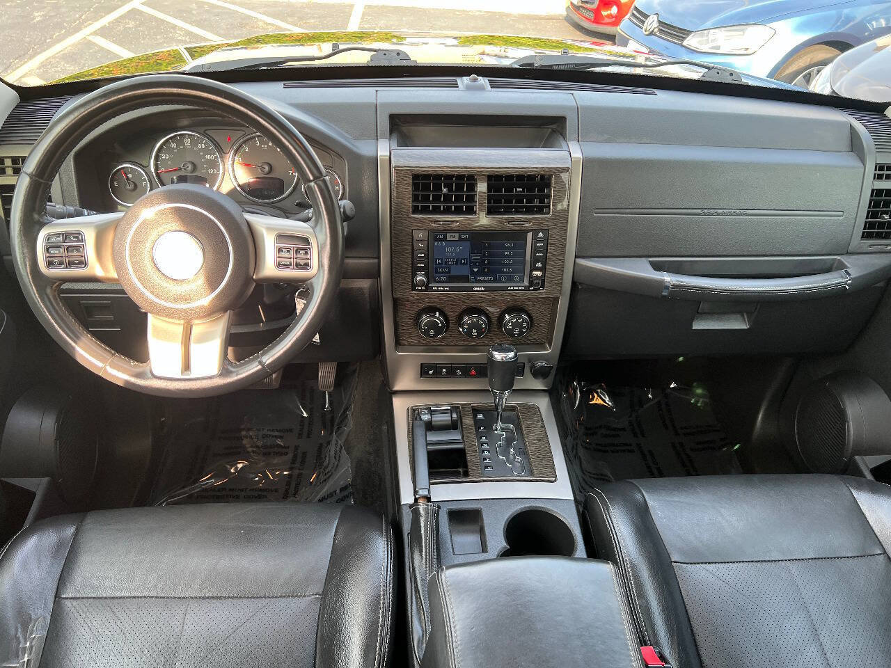Used 2011 Jeep Liberty Limited w/ Tire & Wheel Group AWD/4WD image 32