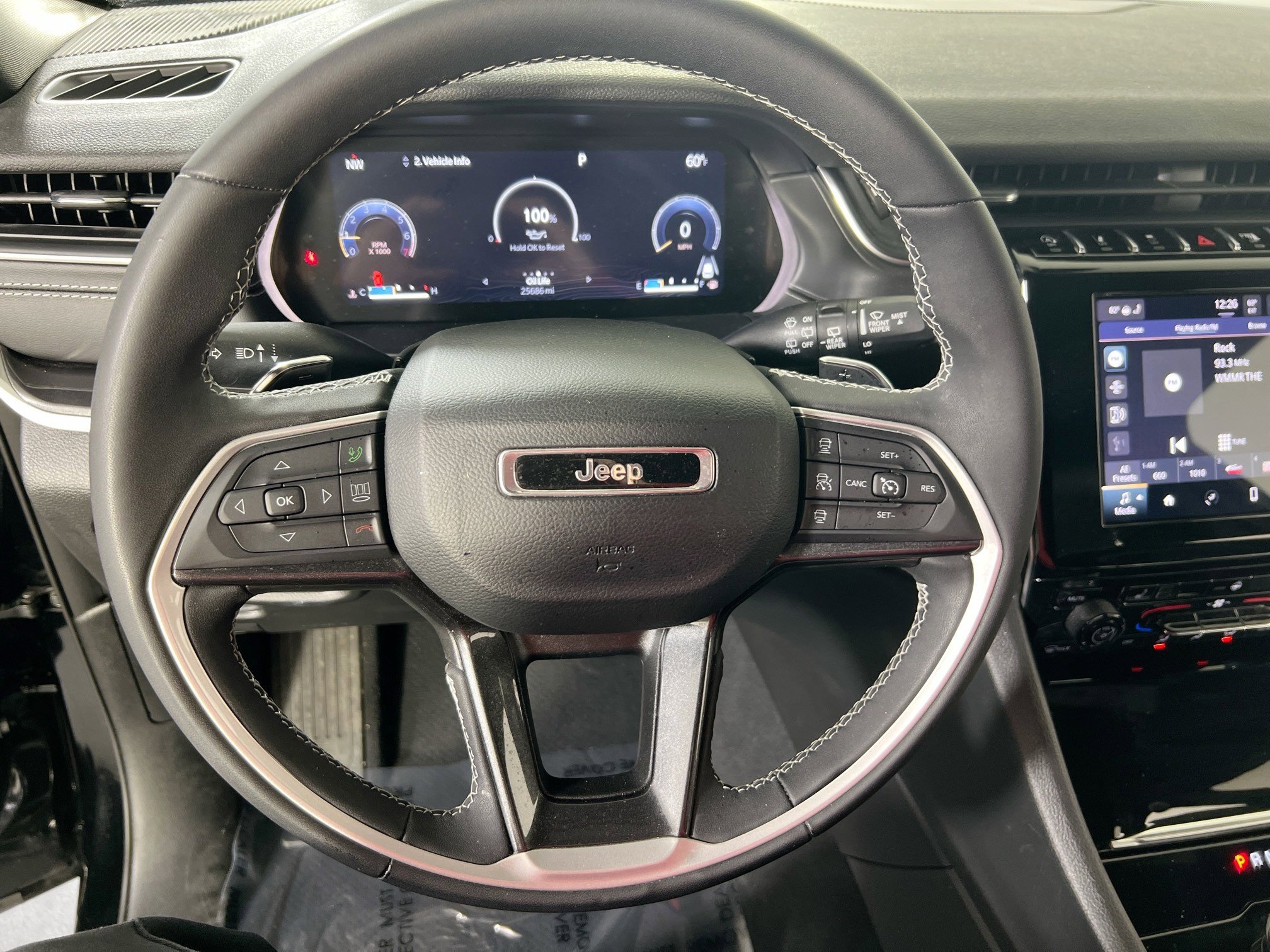 Used 2023 Jeep Grand Cherokee Altitude image 11