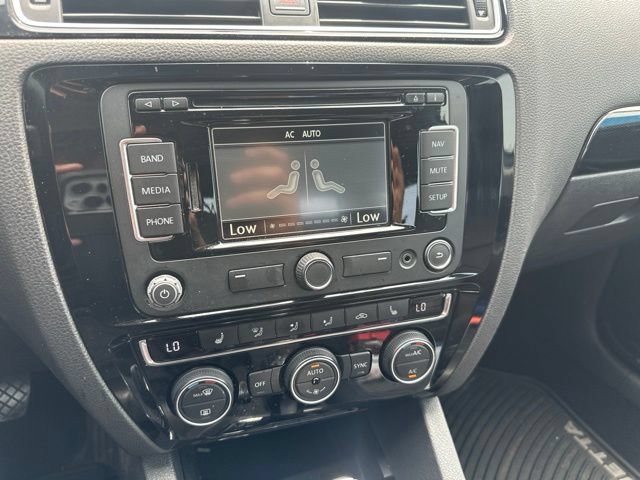 Used 2015 Volkswagen Jetta SEL FWD image 16