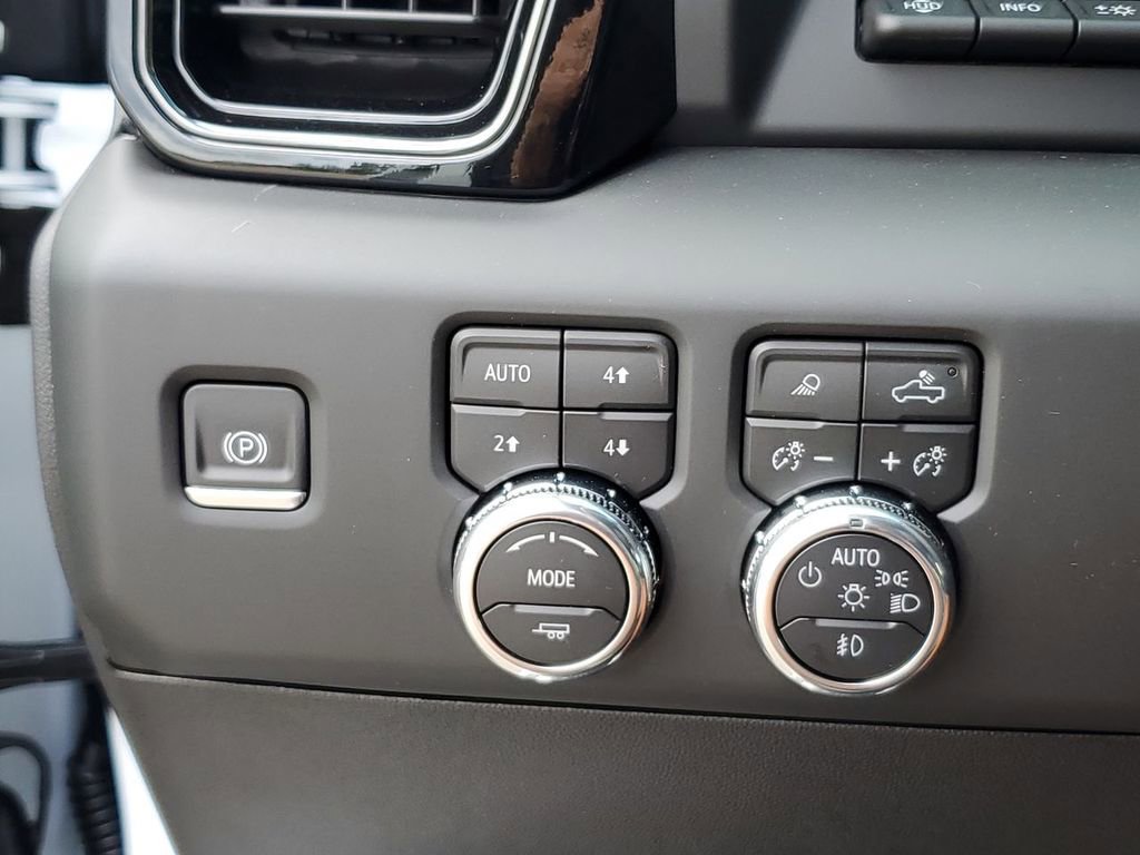 New 2026 GMC Sierra 2500 AT4X w/ AT4X AEV Edition image 18