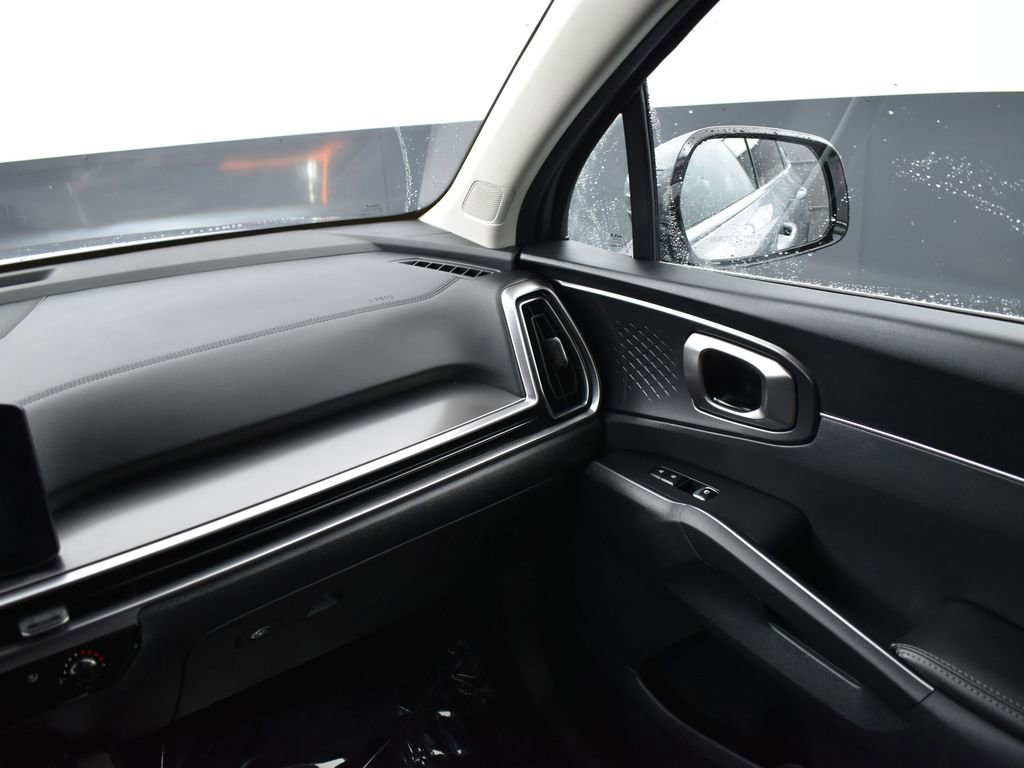 Certified 2025 Kia Sorento LX image 15