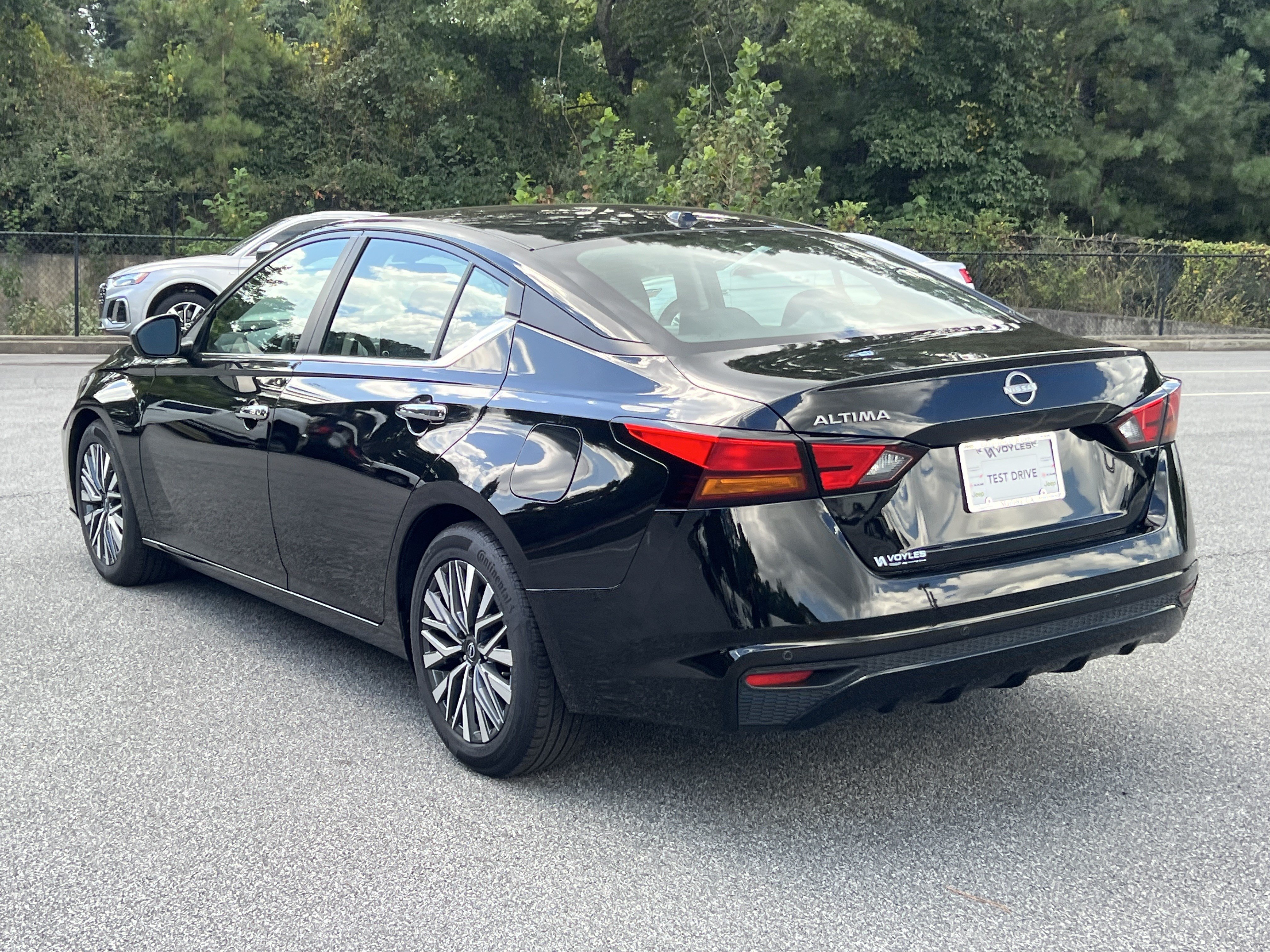 Used 2025 Nissan Altima 2.5 SV FWD image 6
