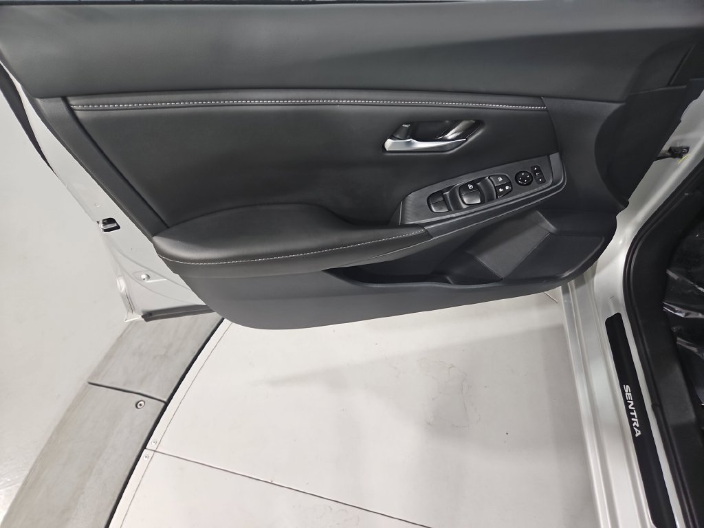 Used 2022 Nissan Sentra SV FWD image 11