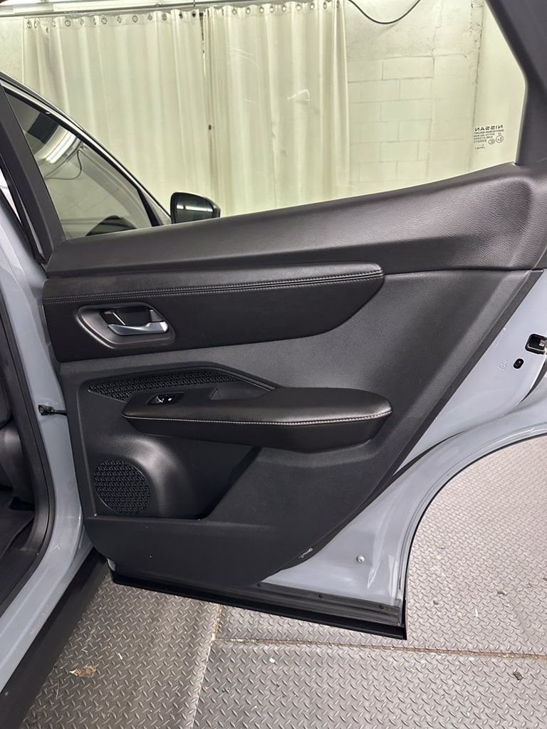 Used 2023 Nissan Ariya FWD image 29