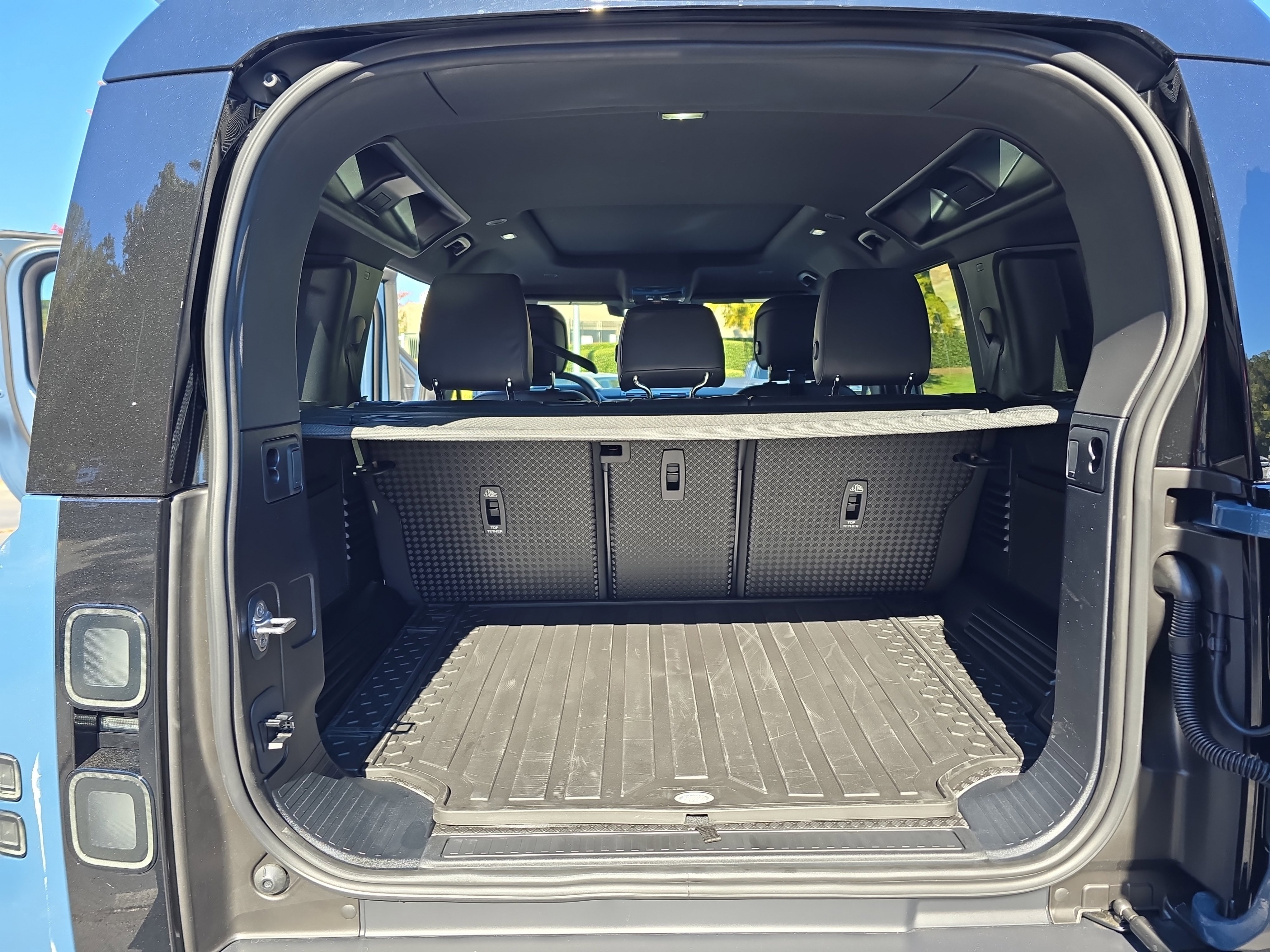New 2026 Land Rover Defender 110 S image 12
