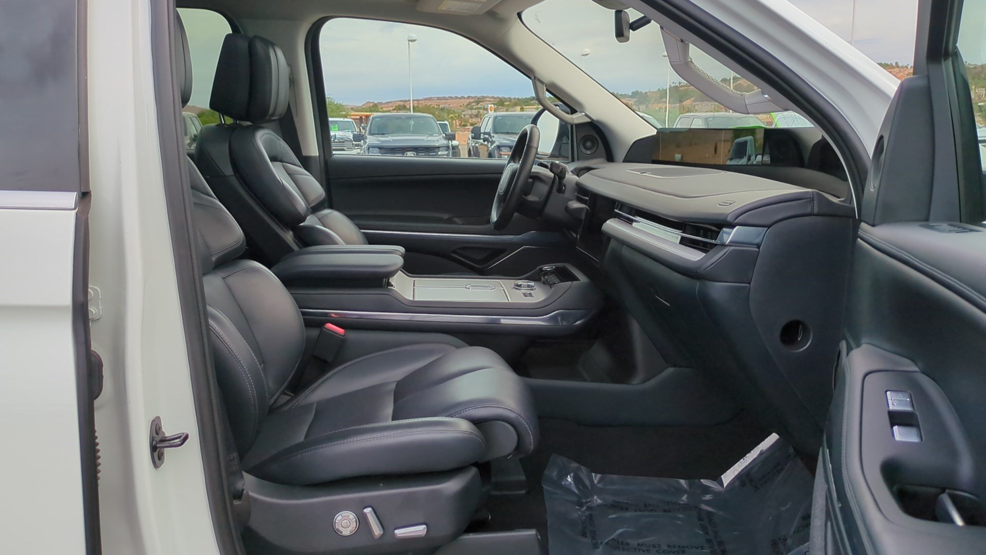Used 2025 Lincoln Navigator Reserve AWD/4WD image 32