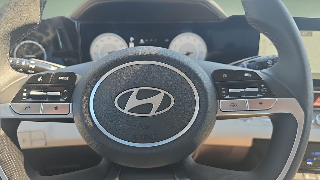 New 2026 Hyundai Elantra Limited FWD image 12