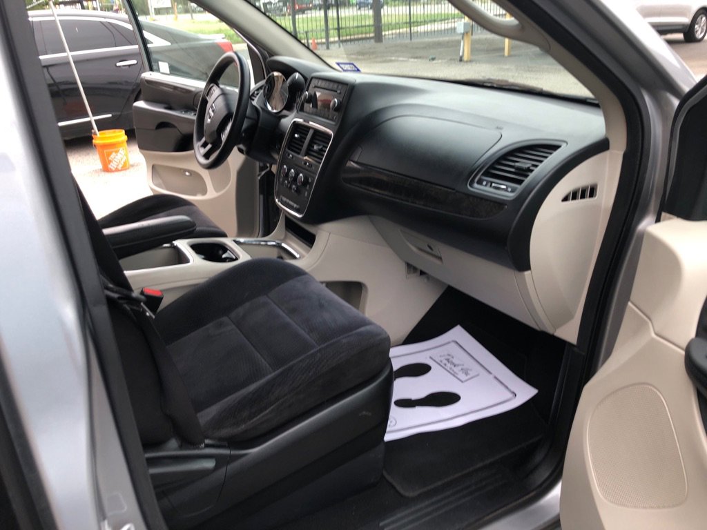 Used 2014 Dodge Grand Caravan SXT FWD image 11