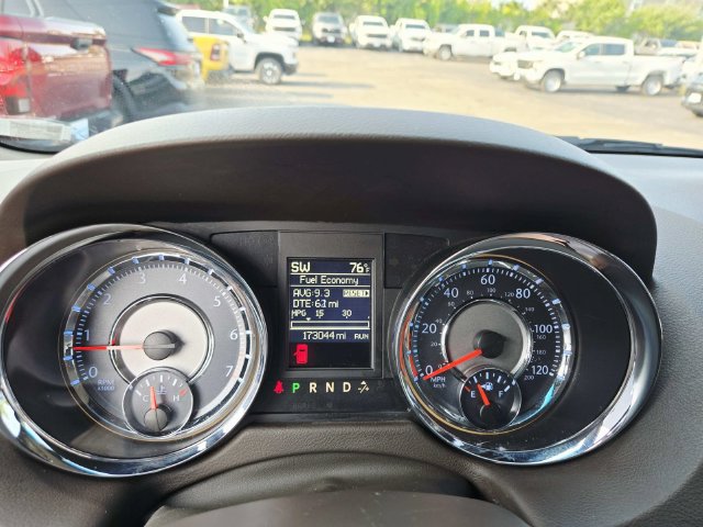 Used 2015 Chrysler Town & Country Touring FWD image 21