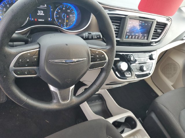Used 2020 Chrysler Voyager LX FWD image 12