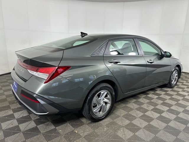 Certified 2025 Hyundai Elantra SE w/ Cargo Package image 3