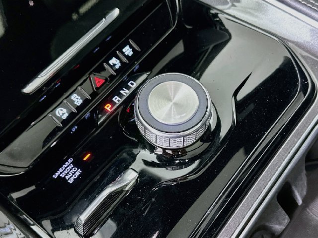 Used 2023 Jeep Wagoneer 4WD w/ Premium Group I image 18