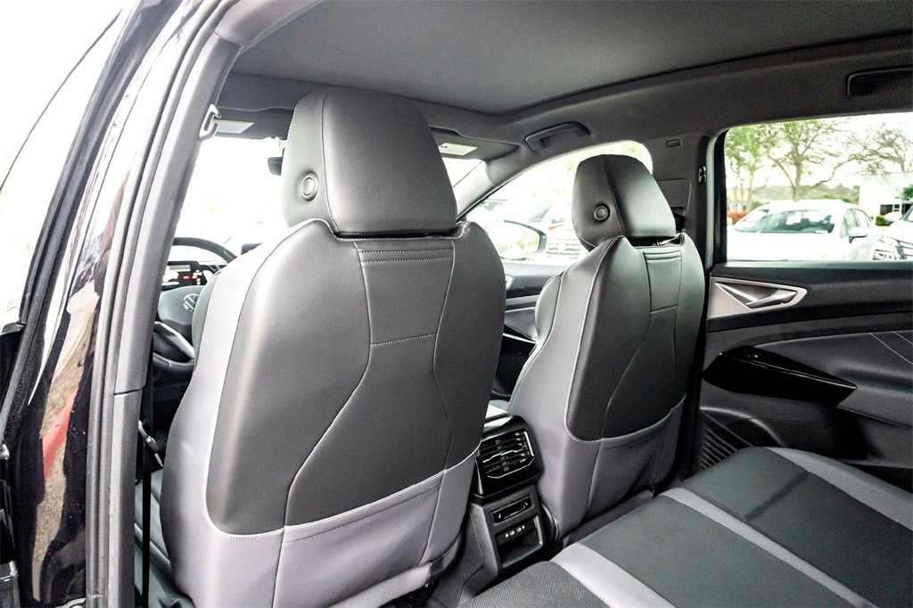 Used 2023 Volkswagen ID.4 Pro S Plus image 29