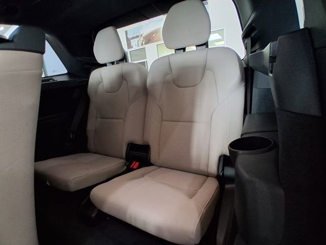 New 2026 Volvo XC90 B6 Plus w/ Protection Package Premier AWD/4WD image 17