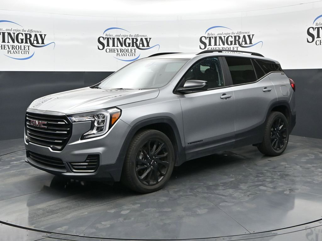 Used 2023 GMC Terrain SLE w/ Driver Convenience Package FWD image 3