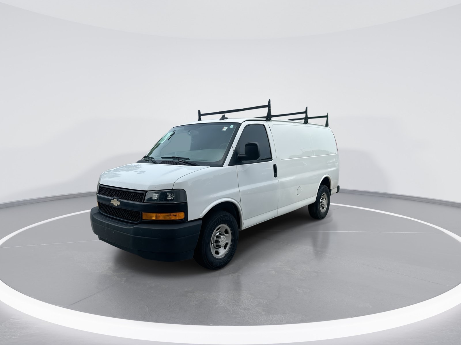 Used 2018 Chevrolet Express 2500 RWD image 5