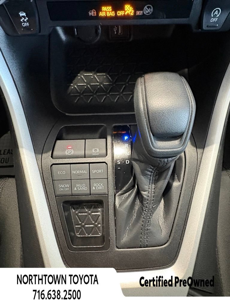 Used 2023 Toyota RAV4 LE AWD/4WD image 27