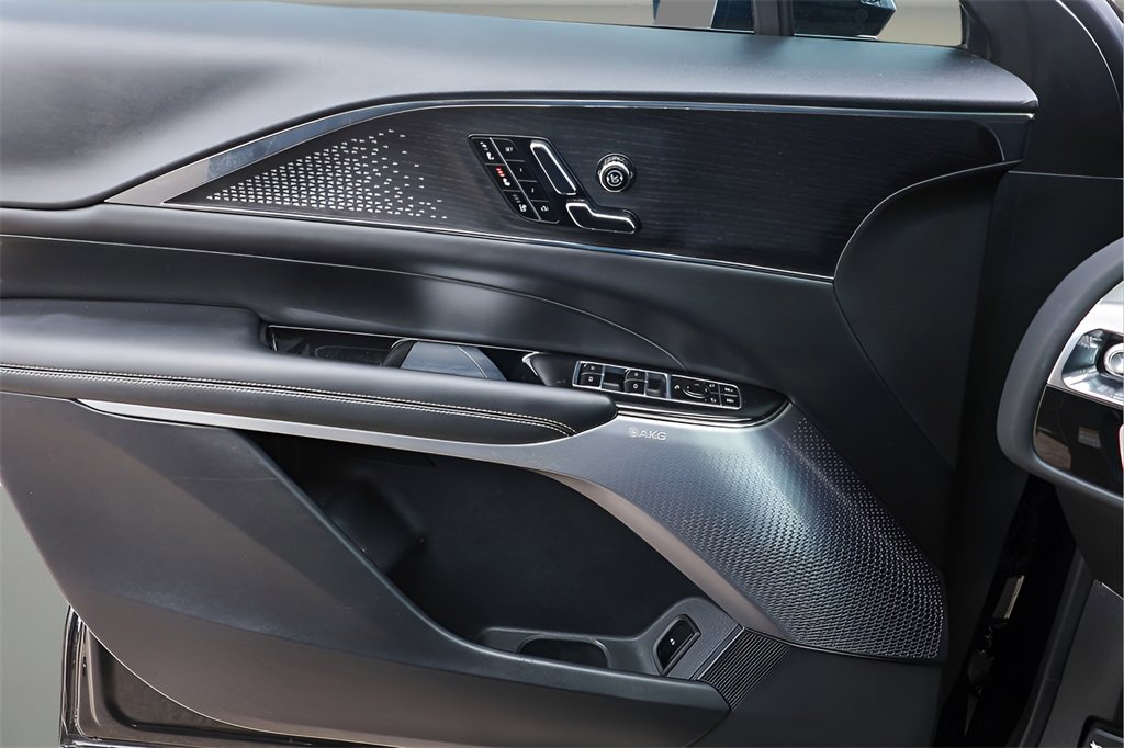 Used 2023 Cadillac Lyriq 2WD image 20