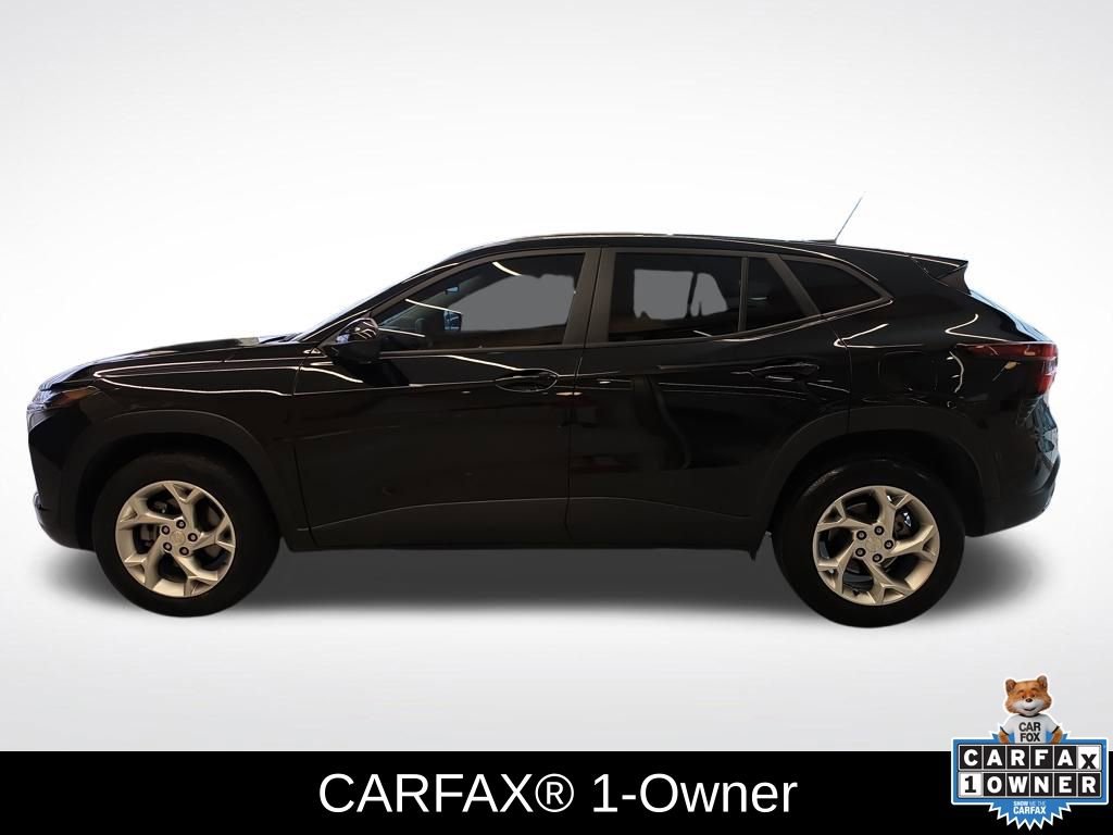 Used 2025 Chevrolet Trax LS w/ LS Convenience Package FWD image 2