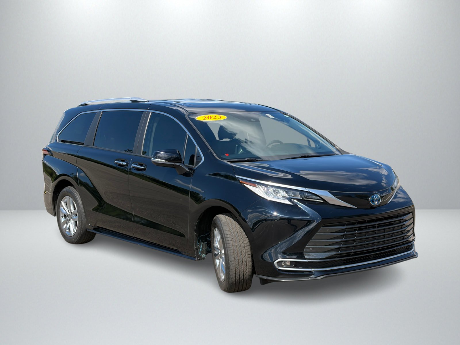 Used 2023 Toyota Sienna Limited FWD image 7