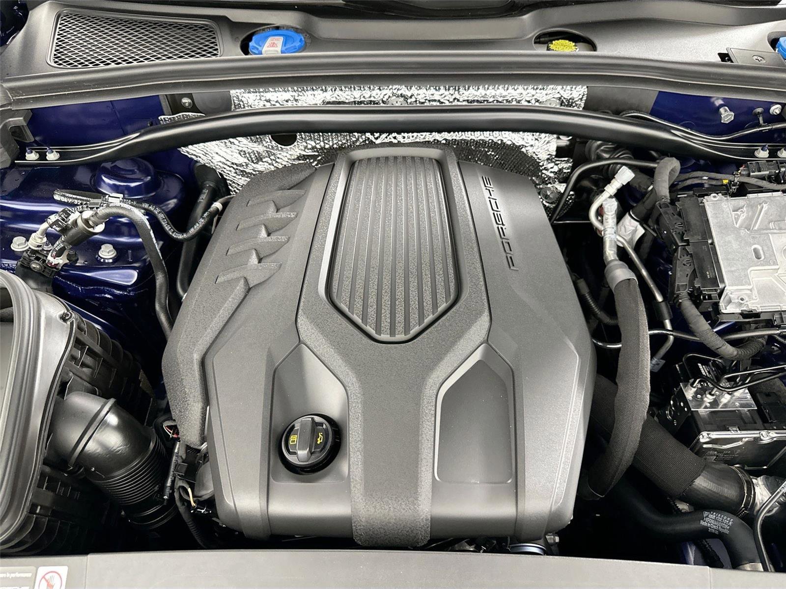 Certified 2026 Porsche Macan Turbo AWD/4WD image 37