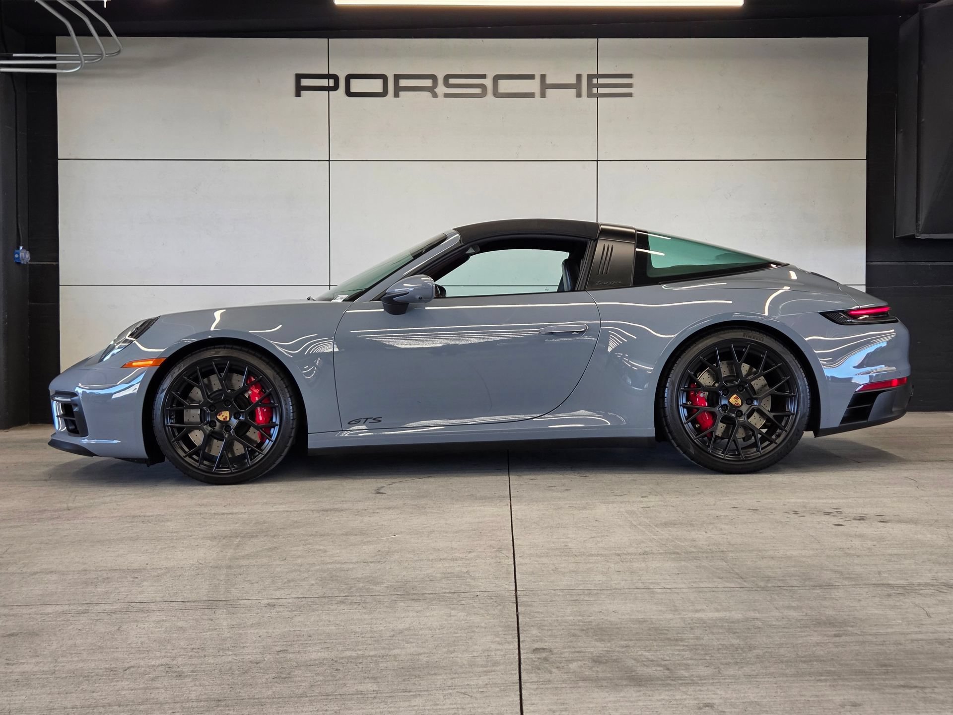 Certified 2024 Porsche 911 Targa 4 GTS AWD/4WD image 2