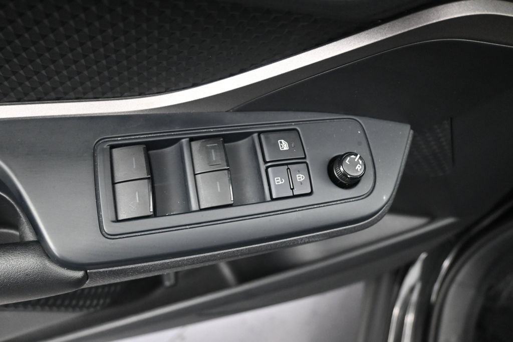 Used 2021 Toyota C-HR LE FWD image 11