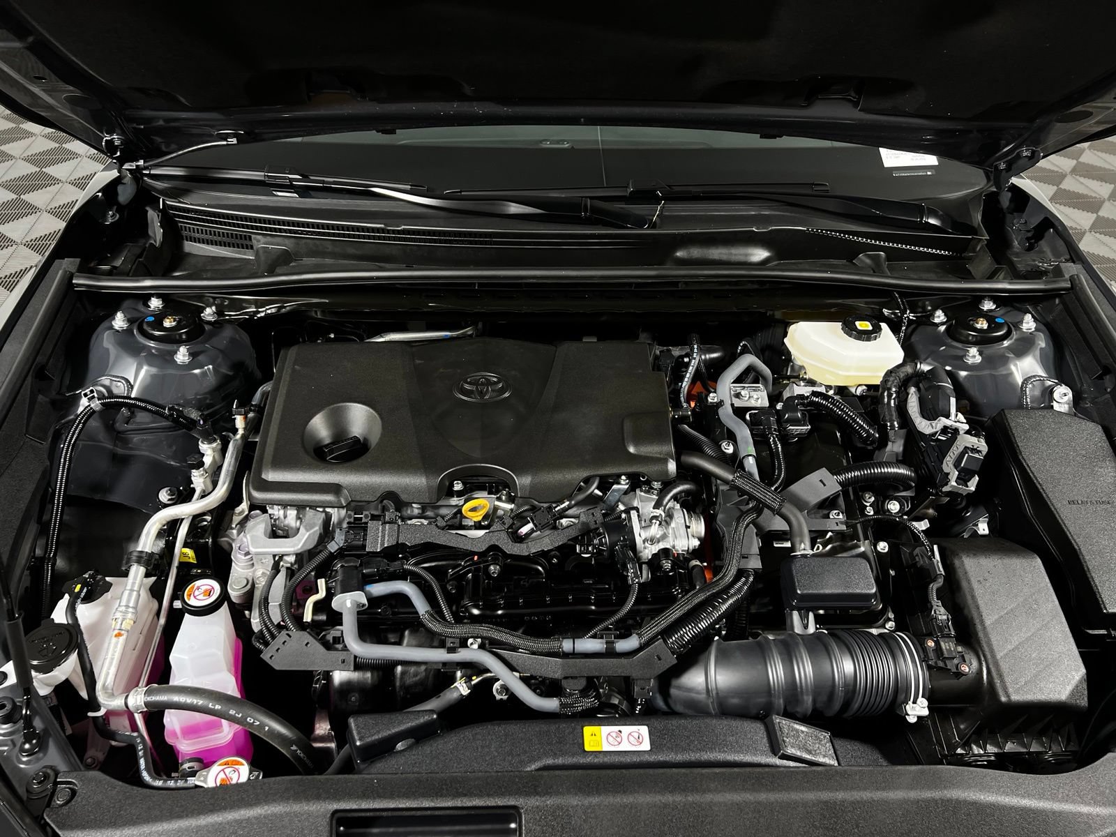 Certified 2025 Toyota Camry SE AWD/4WD image 9