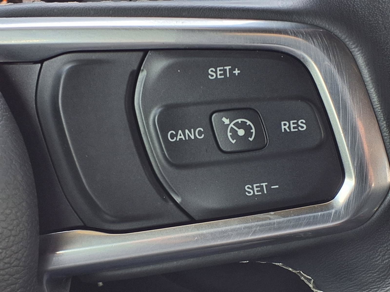 Used 2019 Jeep Wrangler Unlimited Sahara AWD/4WD image 13