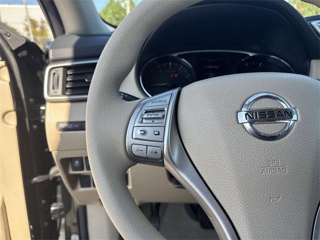 Used 2014 Nissan Rogue SV image 16