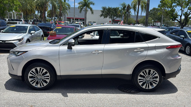 Certified 2023 Toyota Venza XLE AWD/4WD image 4