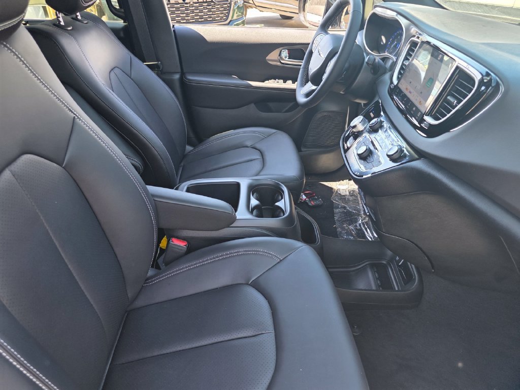 New 2026 Chrysler Voyager LX FWD image 12
