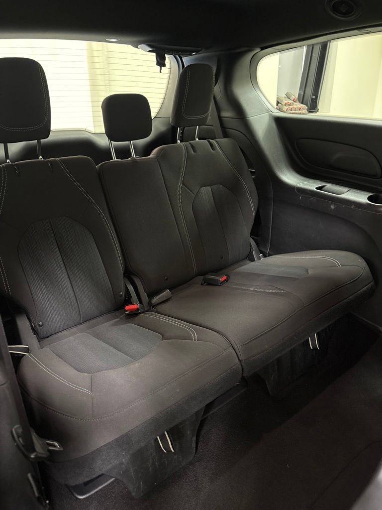 Used 2021 Chrysler Pacifica Touring w/ S Appearance Package FWD image 31