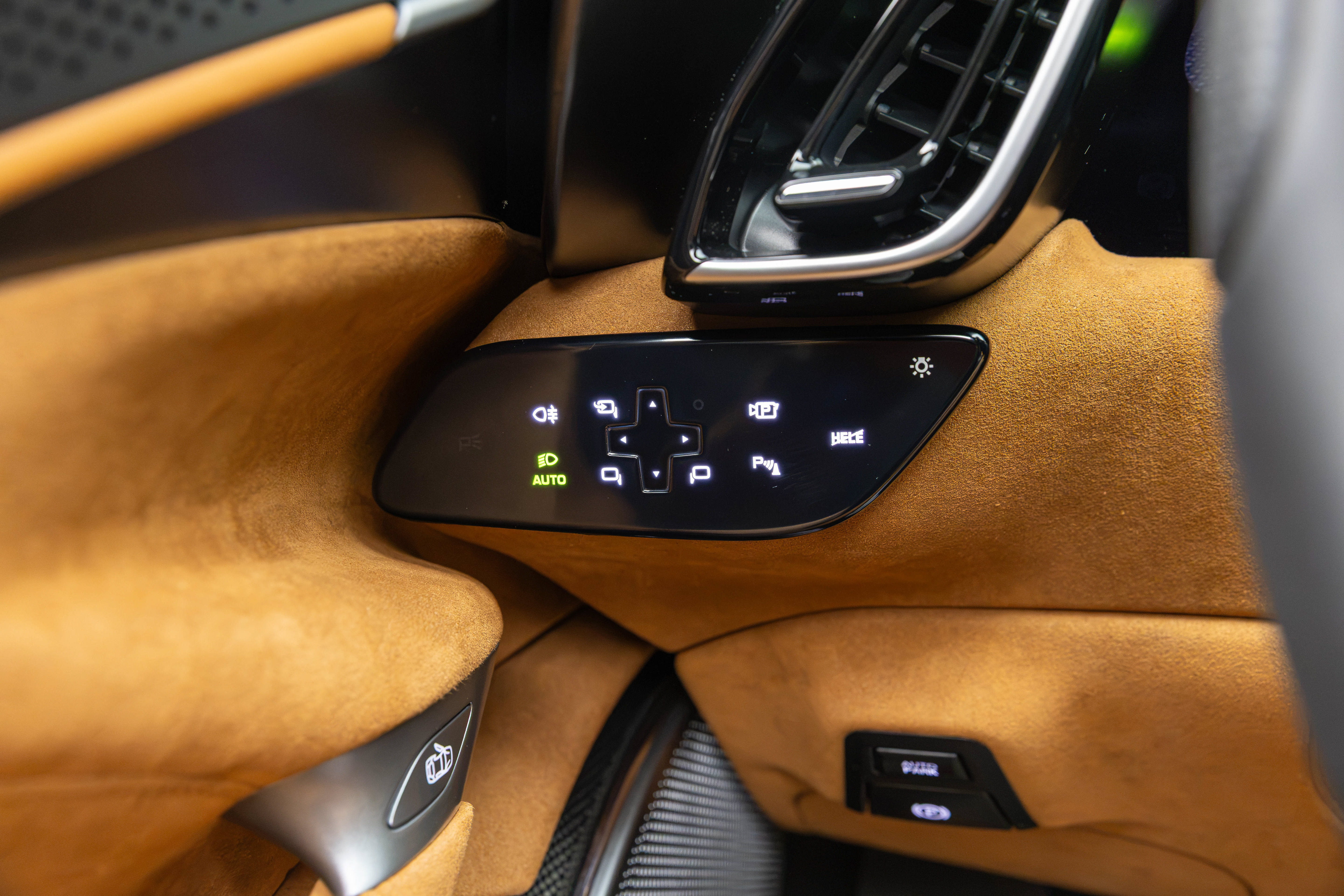 Certified 2025 Ferrari Roma Spider RWD image 47