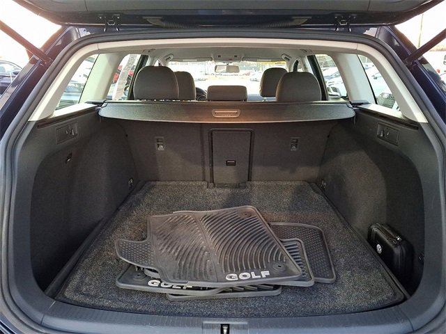 Used 2016 Volkswagen Golf S image 27