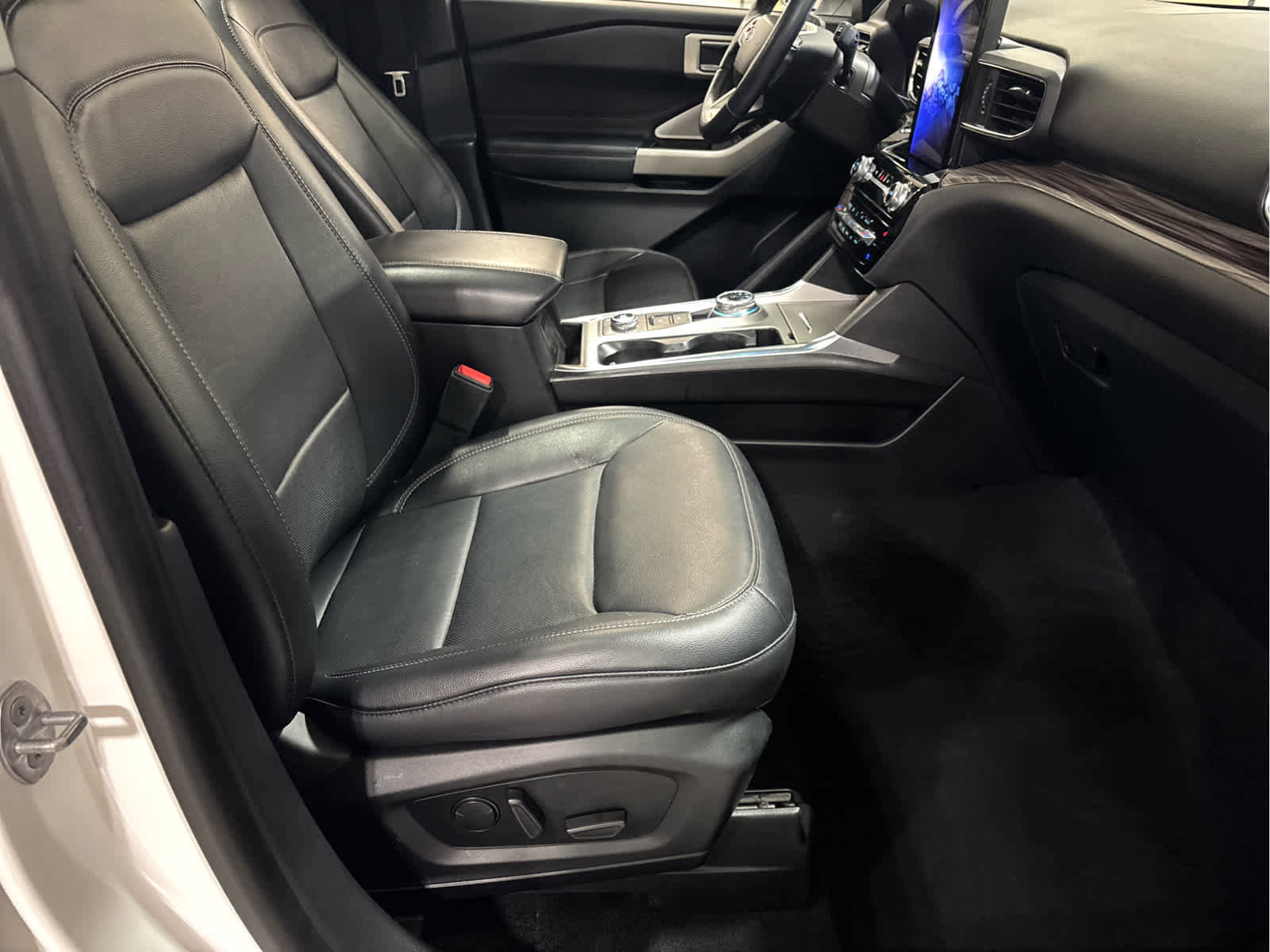 Used 2022 Ford Explorer Limited w/ Limited Technology Package image 37