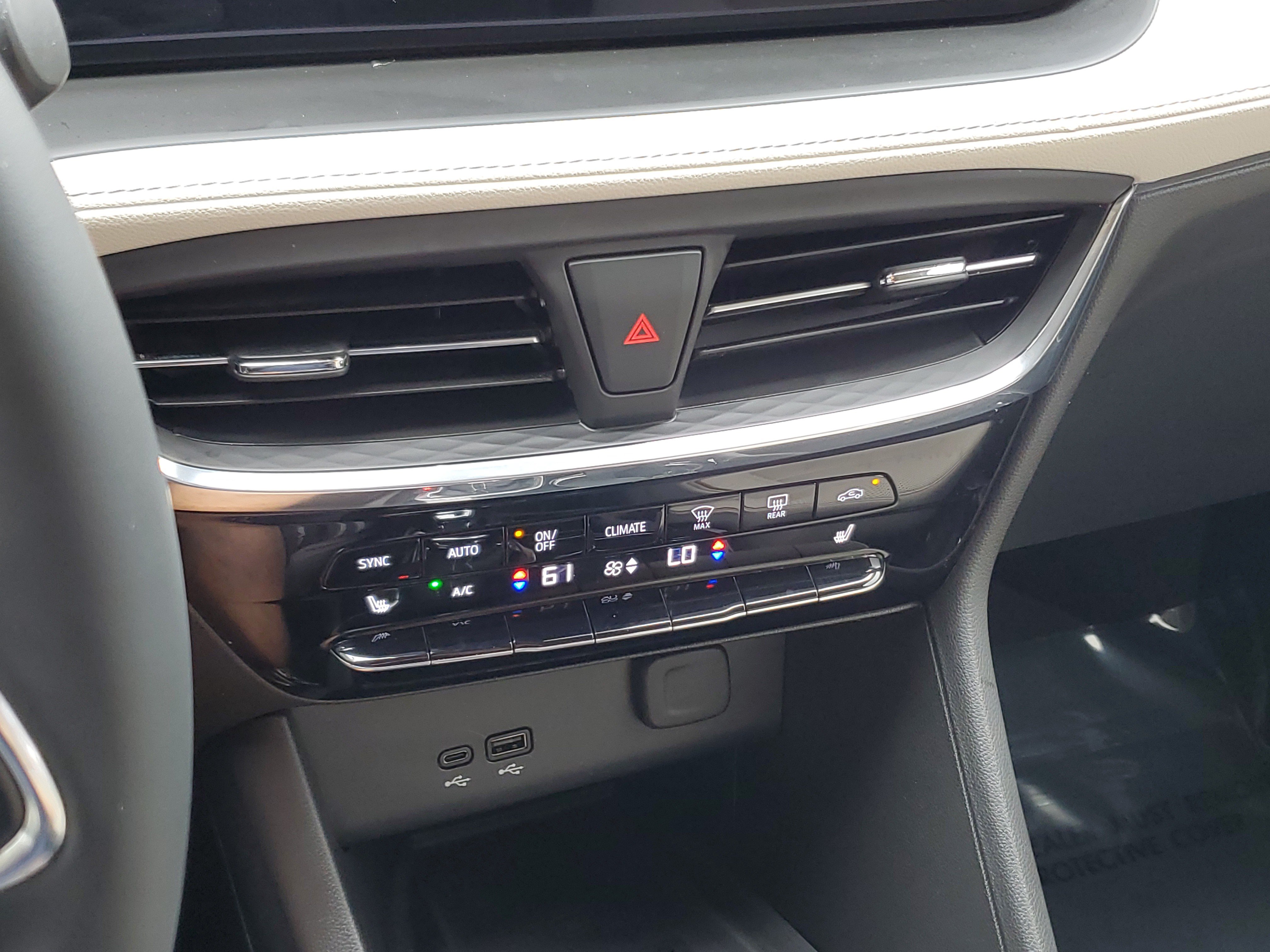 Used 2025 Buick Encore GX Avenir w/ Avenir Technology Package FWD image 29