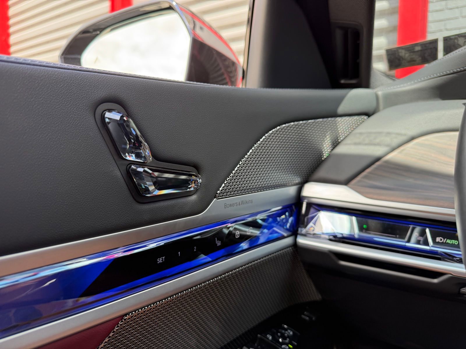 Used 2023 BMW 740i image 32