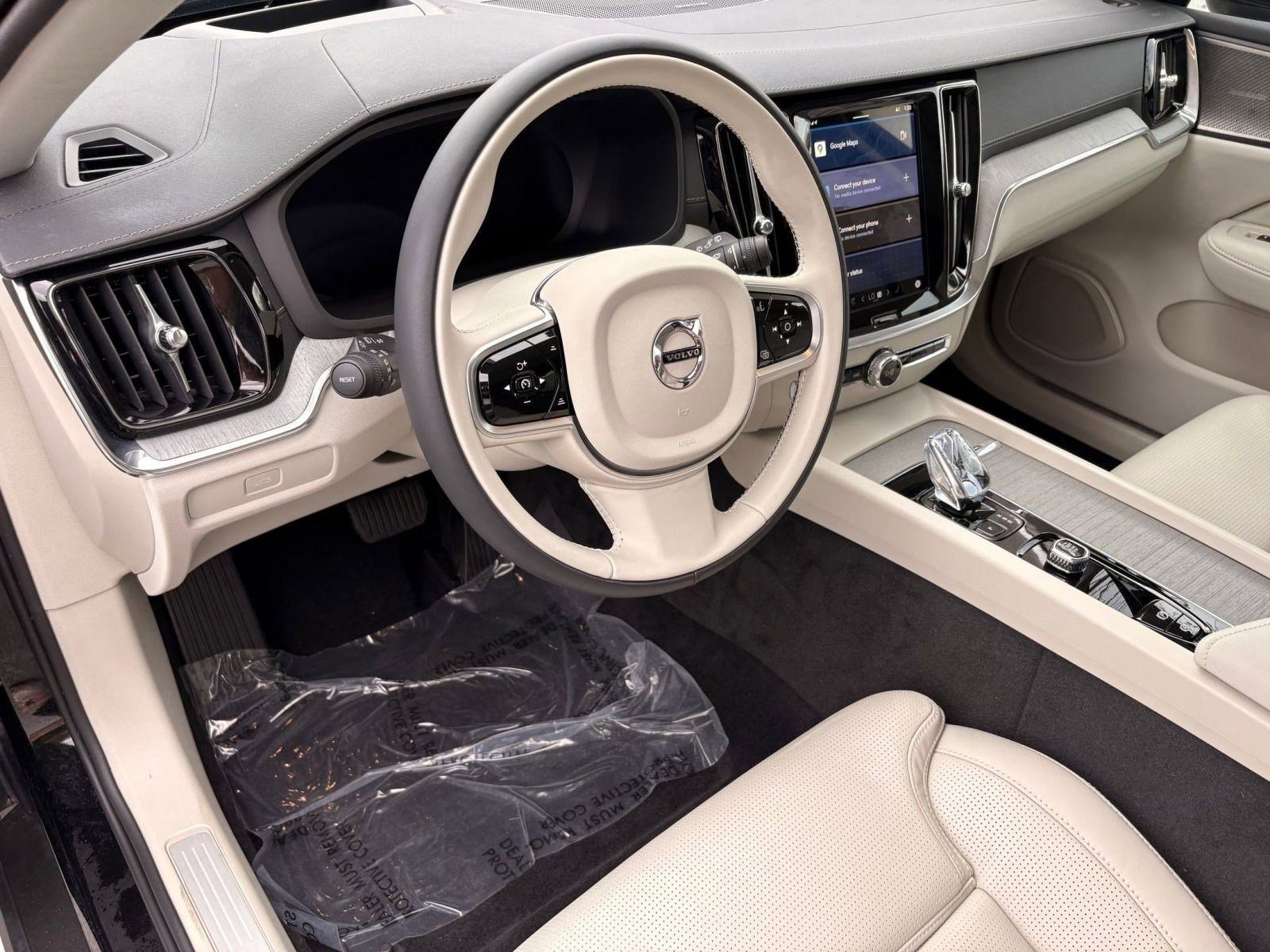 Certified 2025 Volvo V60 B5 Cross Country Ultra w/ Protection Package Premier image 4