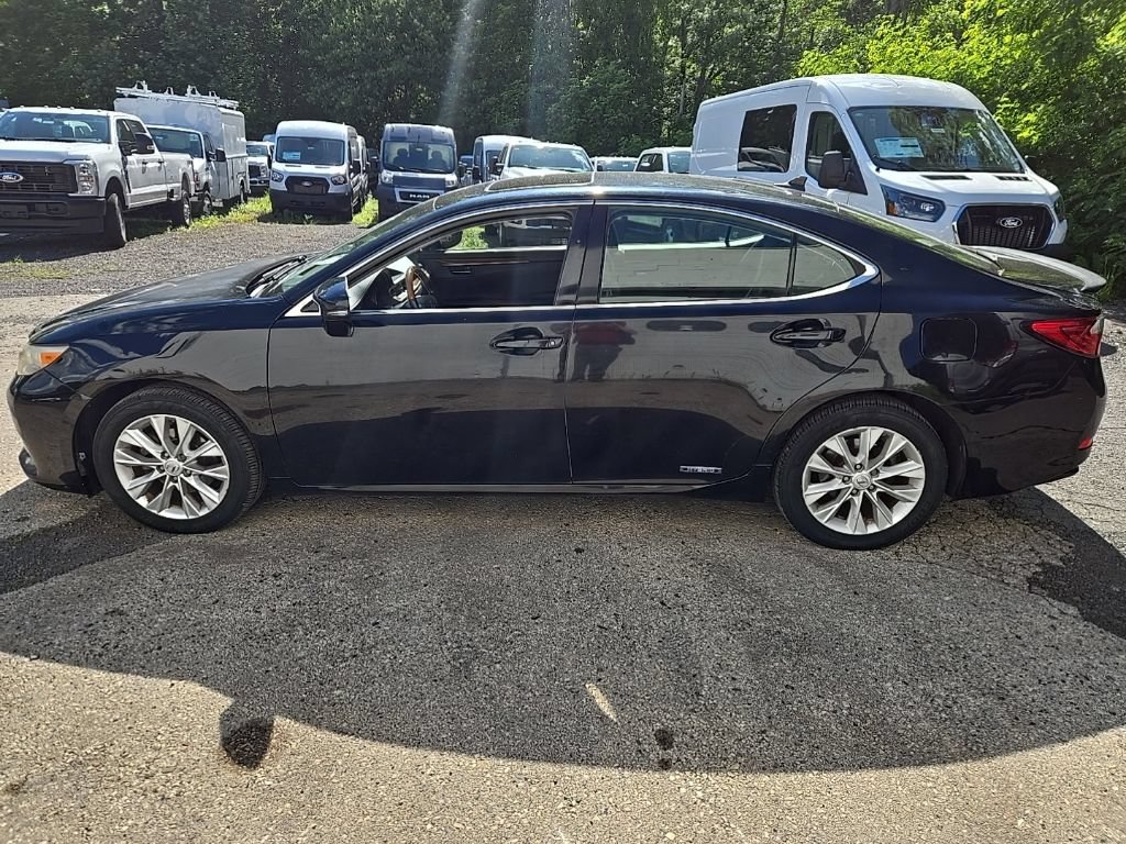 Used 2013 Lexus ES 300h w/ Luxury Pkg FWD image 9