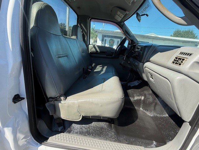 Used 2004 Ford F550 4x4 Regular Cab Super Duty image 17
